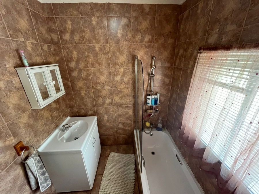 4 Bedroom Property for Sale in Protea Park North West